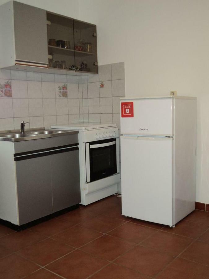 Studio Apartments Ana ロヴィニ エクステリア 写真