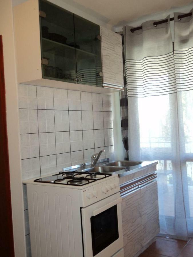 Studio Apartments Ana ロヴィニ エクステリア 写真