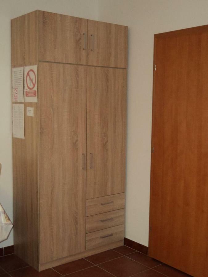 Studio Apartments Ana ロヴィニ エクステリア 写真